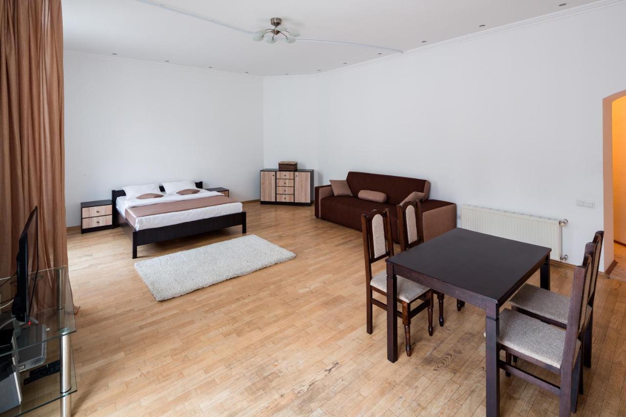 Romari Два Поверхи Apartment Lviv Luaran gambar
